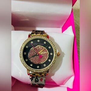 Betsey Johnson Ladies Steel Magnetic  Heart 💜 Band  KISS